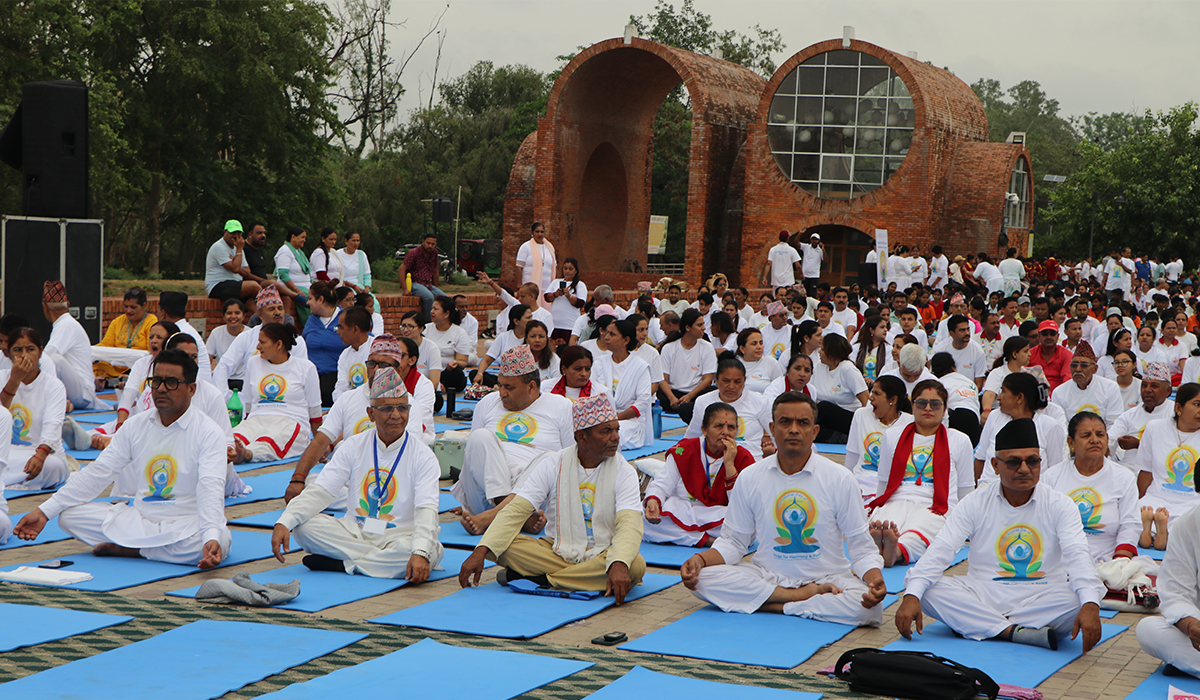लुम्बिनीमा योगाभ्यास